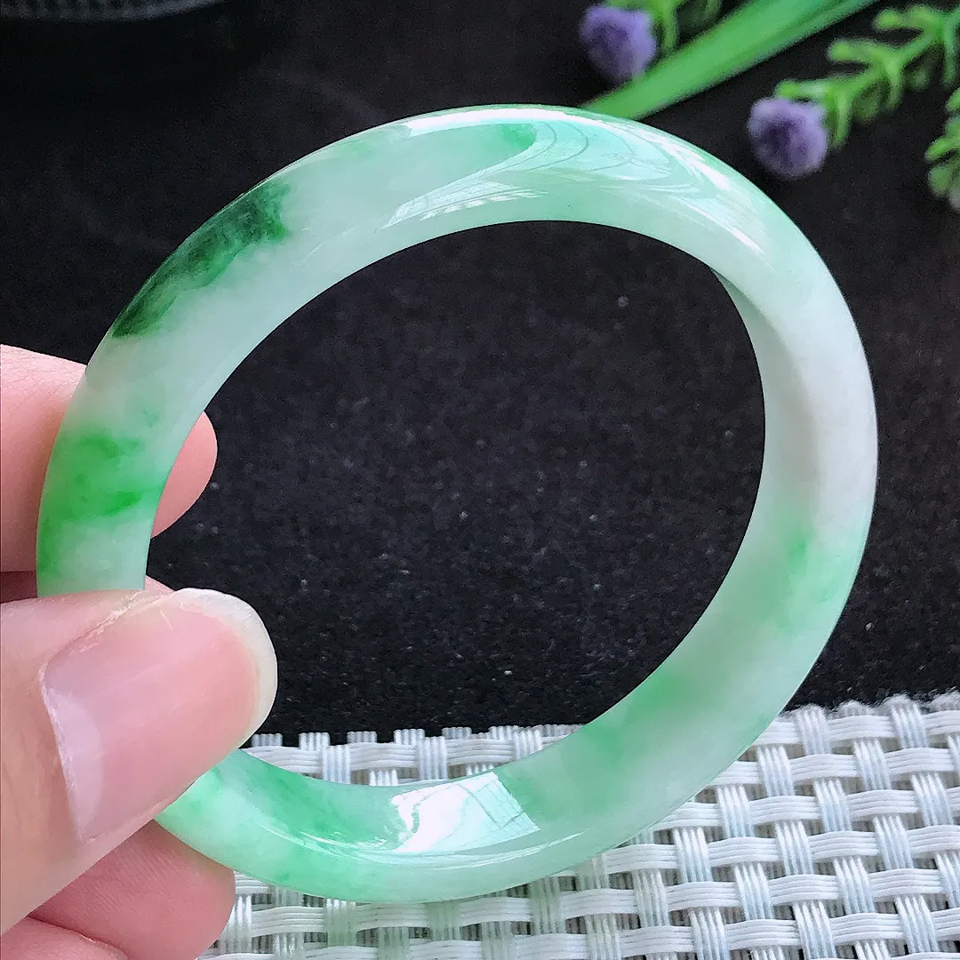 自然光51.5/11.3/6.8老坑精美温润飘阳绿手镯宽边翡翠玉镯手环