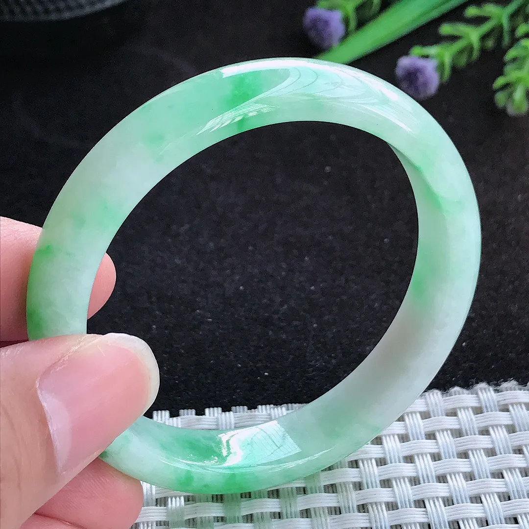 自然光51.5/11.3/6.8老坑精美温润飘阳绿手镯宽边翡翠玉镯手环