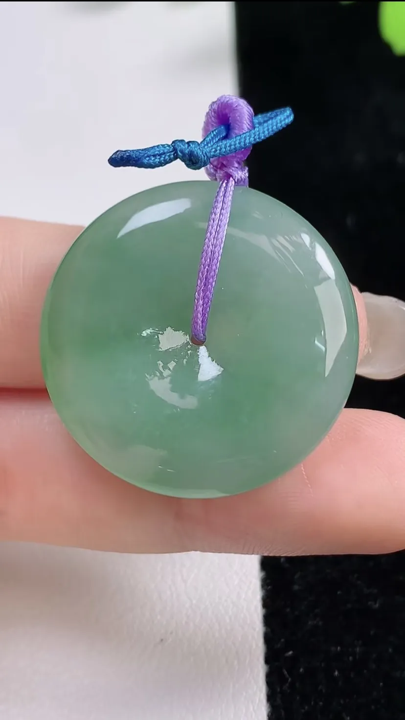 翡翠a货冰种满绿平安扣吊坠，尺寸28.6-5.4，重量:9.94g