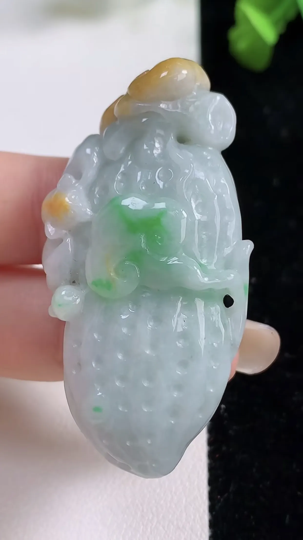 缅甸天然翡翠a货 老坑料起胶冰润 双彩黄加绿花生吊坠，尺寸52.7-25.4-16mm  y 31.