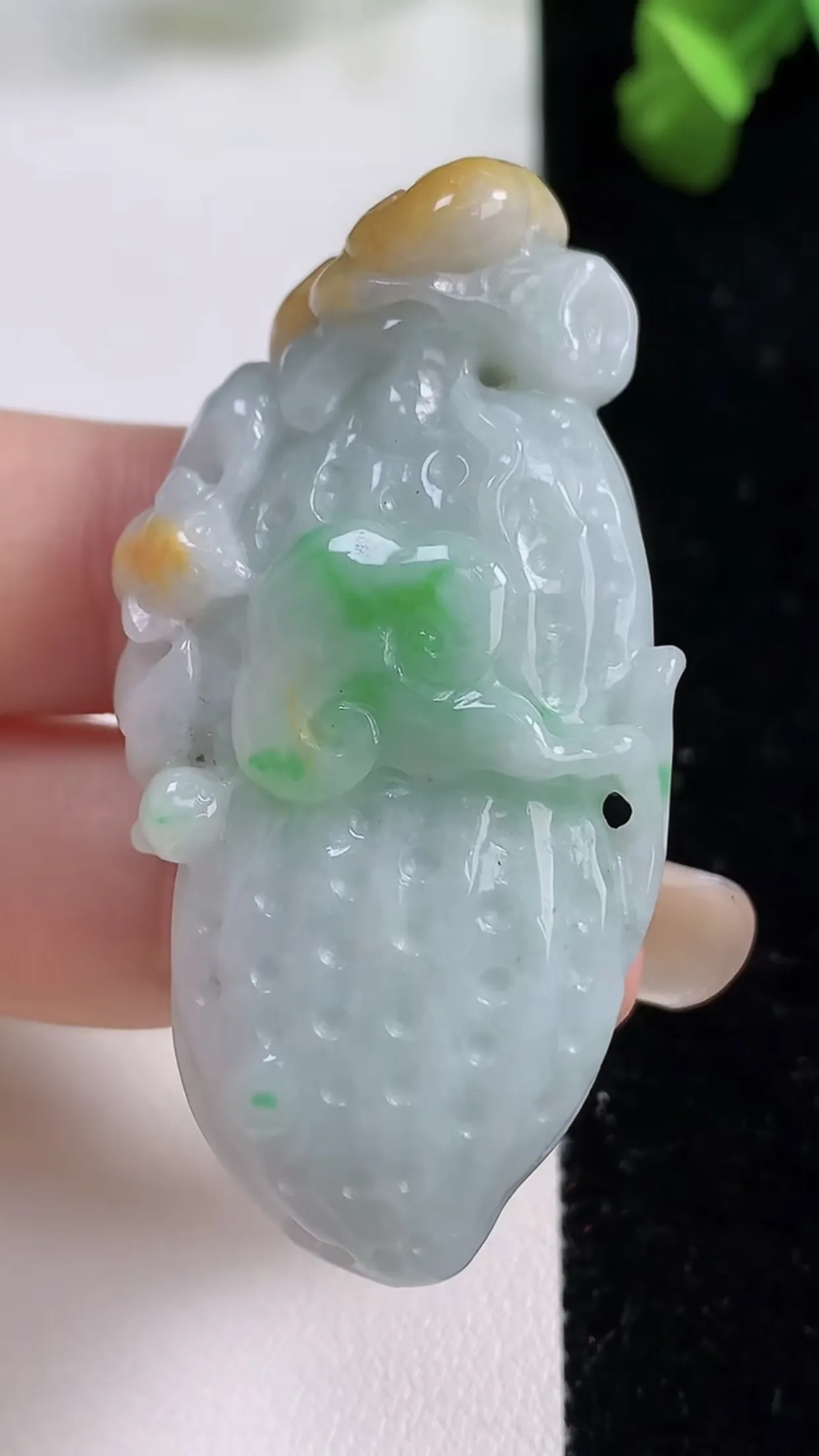 缅甸天然翡翠a货 老坑料起胶冰润 双彩黄加绿花生吊坠，尺寸52.7-25.4-16mm  y 31.