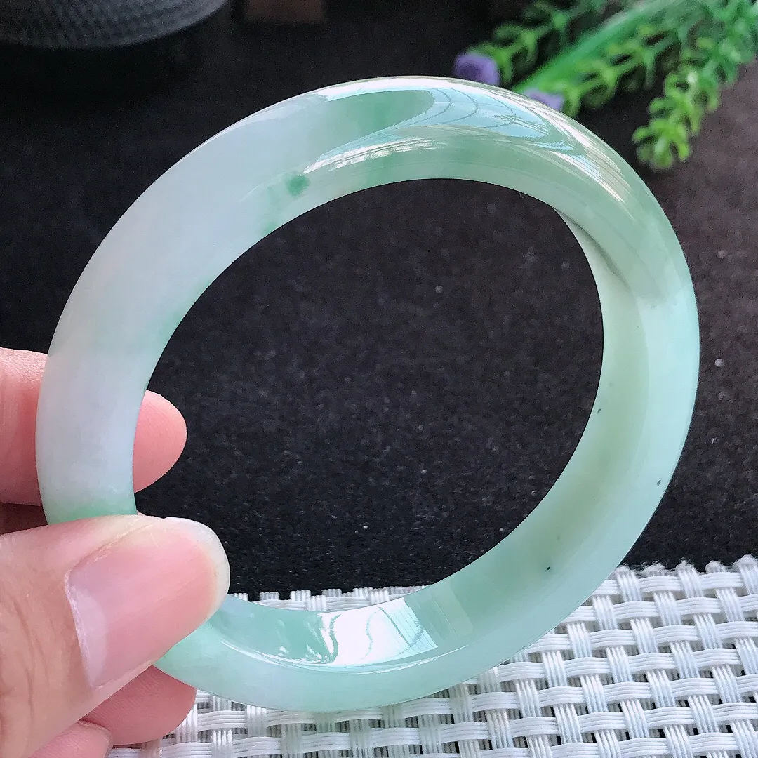 自然光59/13.1/9老坑冰润起胶飘绿手镯宽边翡翠玉镯手环