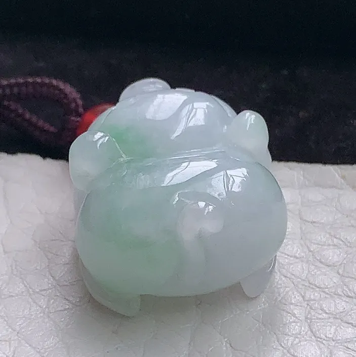 axm实拍19.3*18*12缅甸翡翠精雕飘花宝宝猪 立体猪玉吊坠 玉挂件