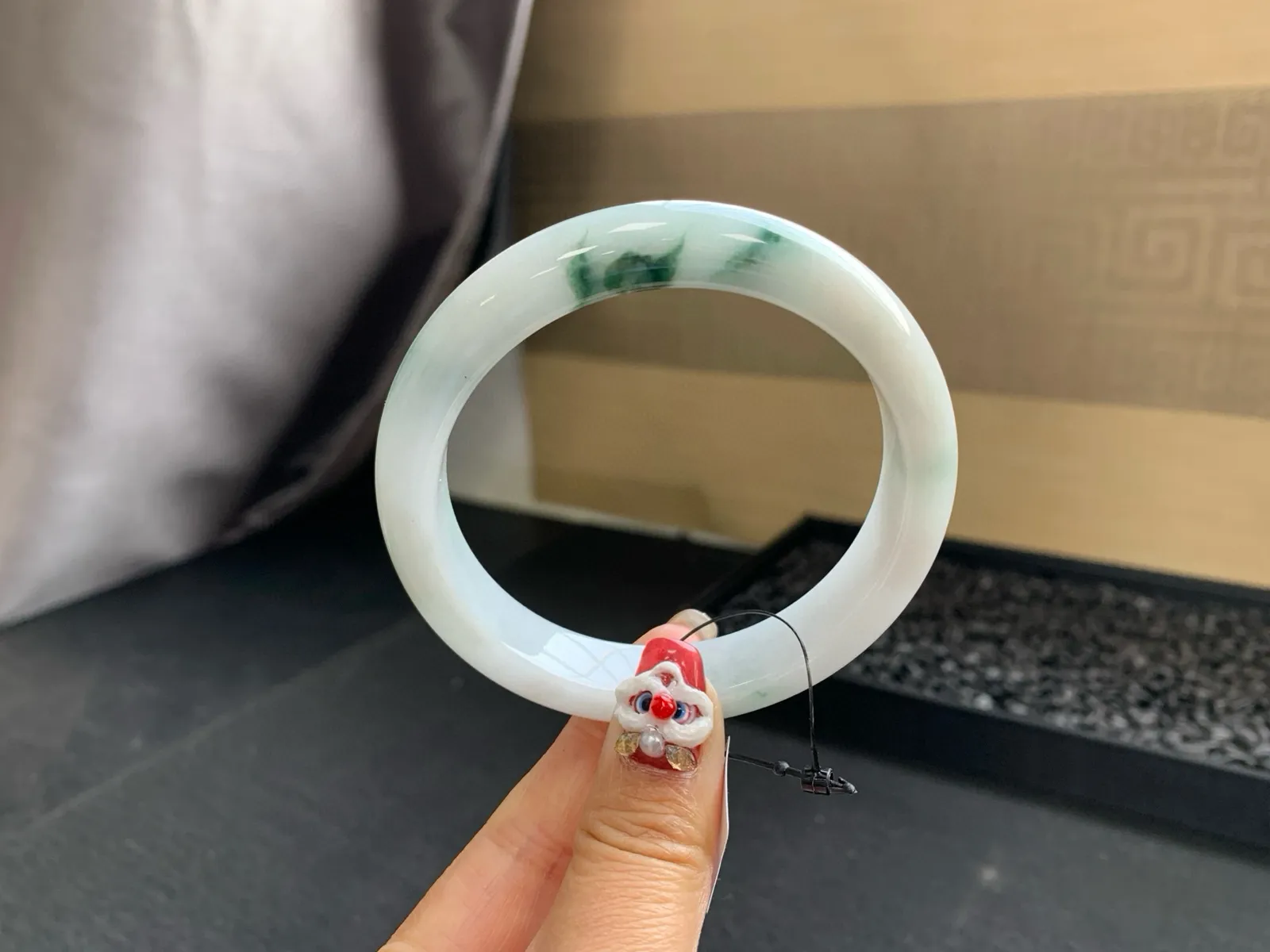 飘花手镯
尺寸：58.5-8-12