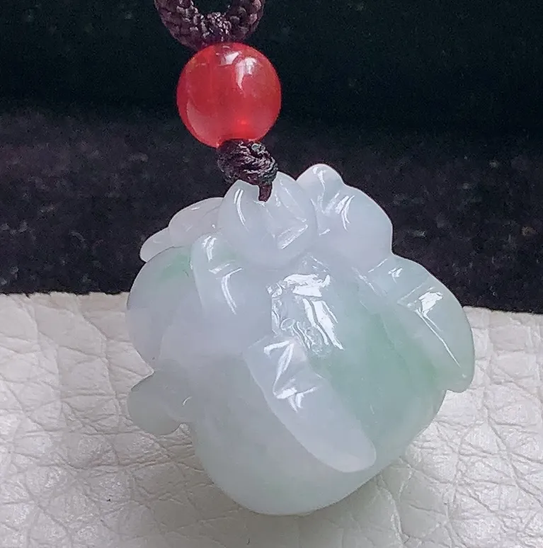 axm实拍19.3*18*12缅甸翡翠精雕飘花宝宝猪 立体猪玉吊坠 玉挂件