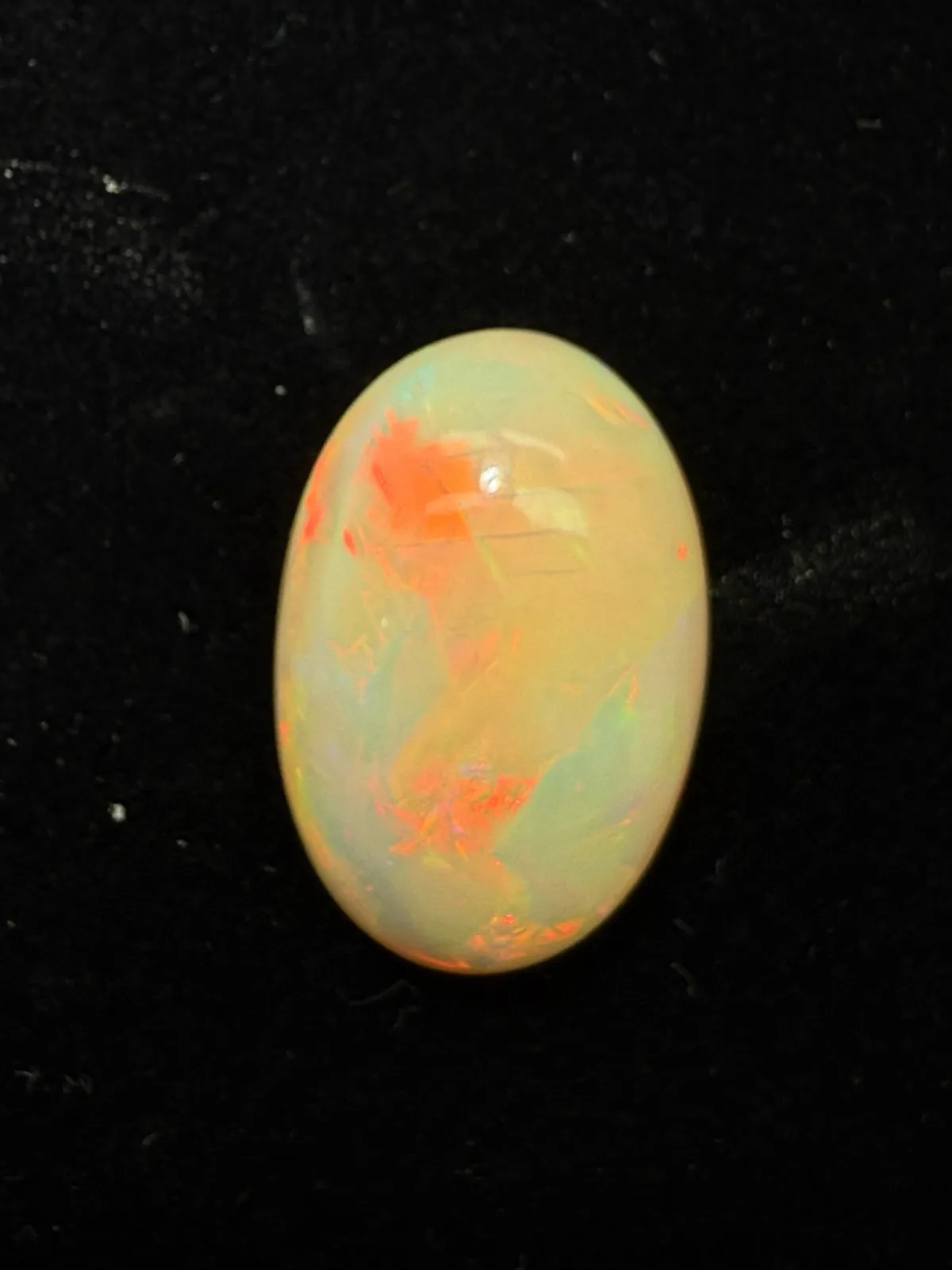 14.03ct天然彩欧泊裸石，尺寸23.1*15.5*8.6mm，颜色美艳，油画般色彩，火彩足。