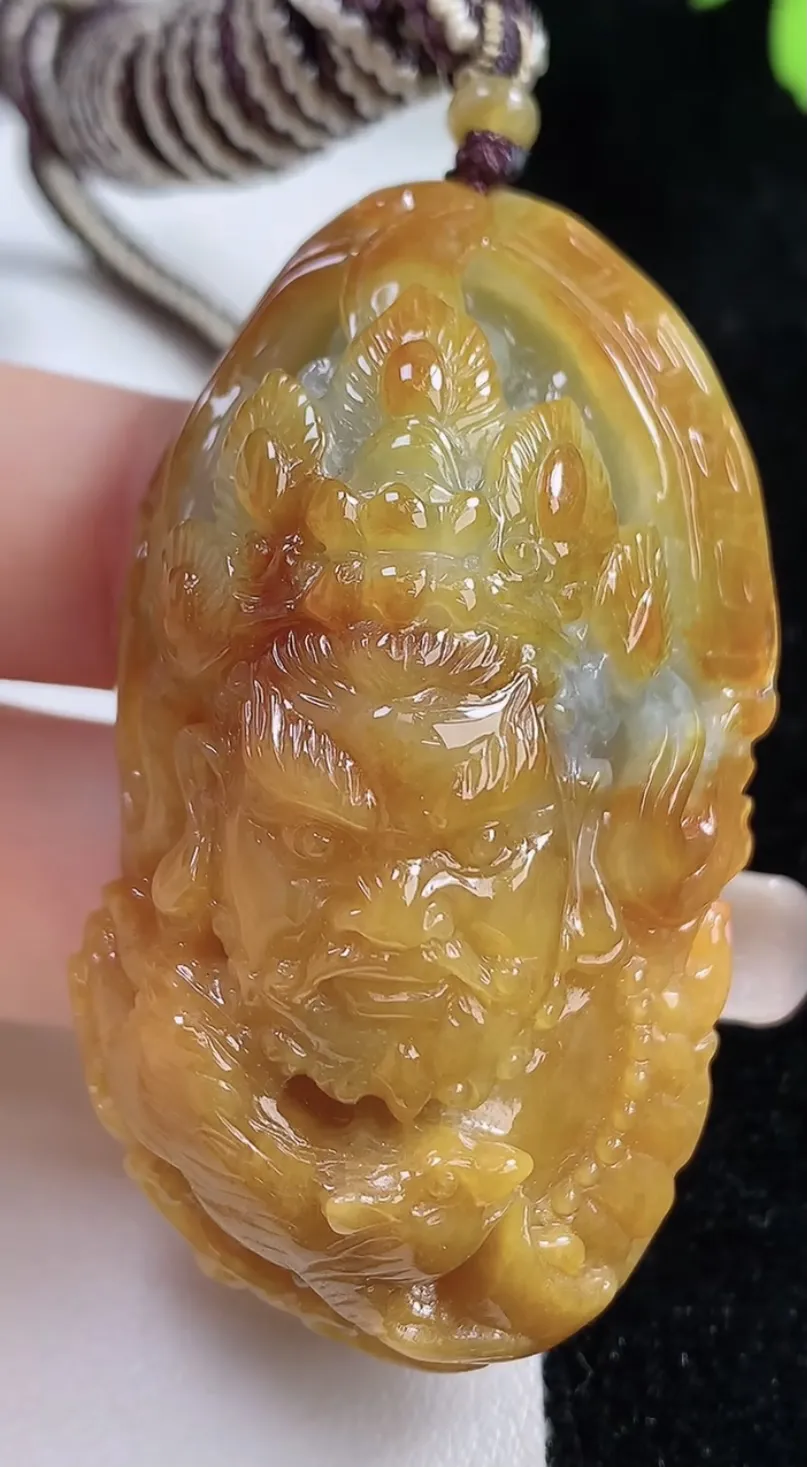 翡翠a货黄翡黄财神吊坠，尺寸56-33-17.8，重量:46.39g