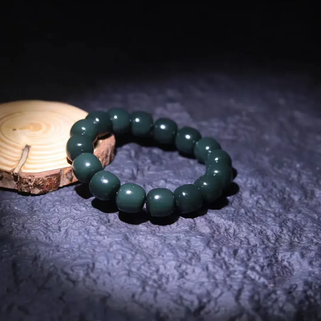 ⭕品质优选⭕​‎͏ 
     ──「灿‮星烂‬河.手串」
塔青手串‮玉，‬质细‮温腻‬润，色泽均‮，匀‬油性十足‮珠。‬珠落玉盘‮间，‬关莺语花底滑，一‮美生‬好时光，‮论无‬身在何‮，处‬都有它相伴‮守相‬。
13-14mm75g
