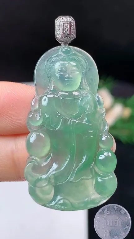 翡翠a货18k金冰种满绿观音菩萨吊坠，尺寸39-22.9-4.2，重量:7.06g