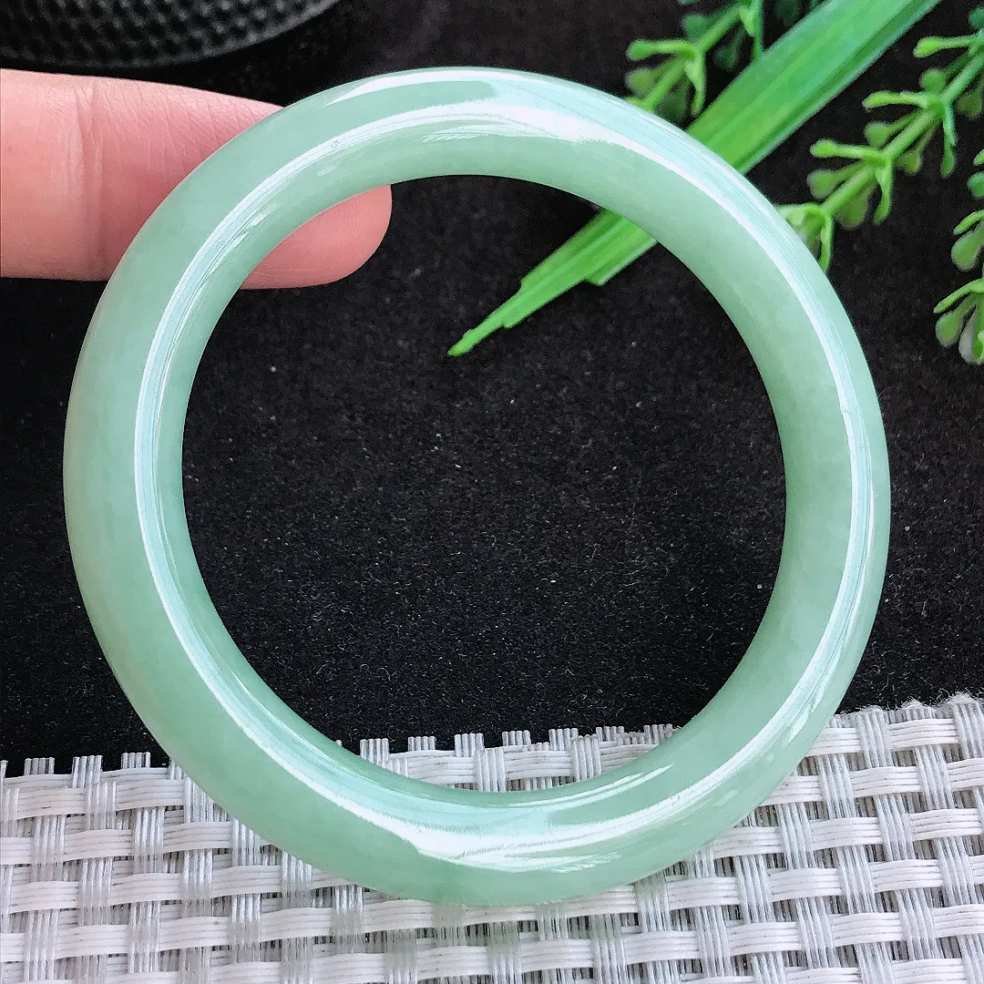 自然光52/8.8老坑秀气温润满绿圆条手镯宽边翡翠玉镯手环