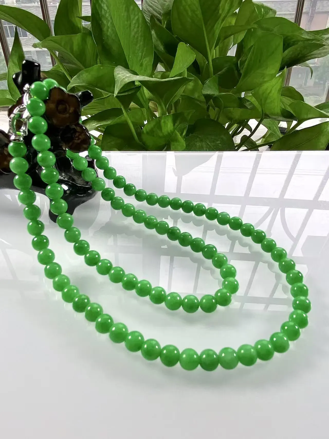 缅甸天然翡翠A货，卡6.3冰润满绿阳绿圆珠项链手链，尺寸：6.3mm/95颗，长度600mm，重量：40.46g