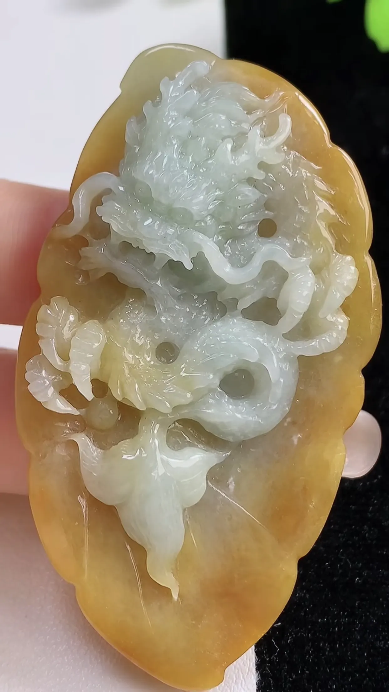 缅甸天然翡翠a货 老坑料起胶冰润 双彩黄翡霸气龙牌吊坠，尺寸66.6-36.3-9mm  y  27