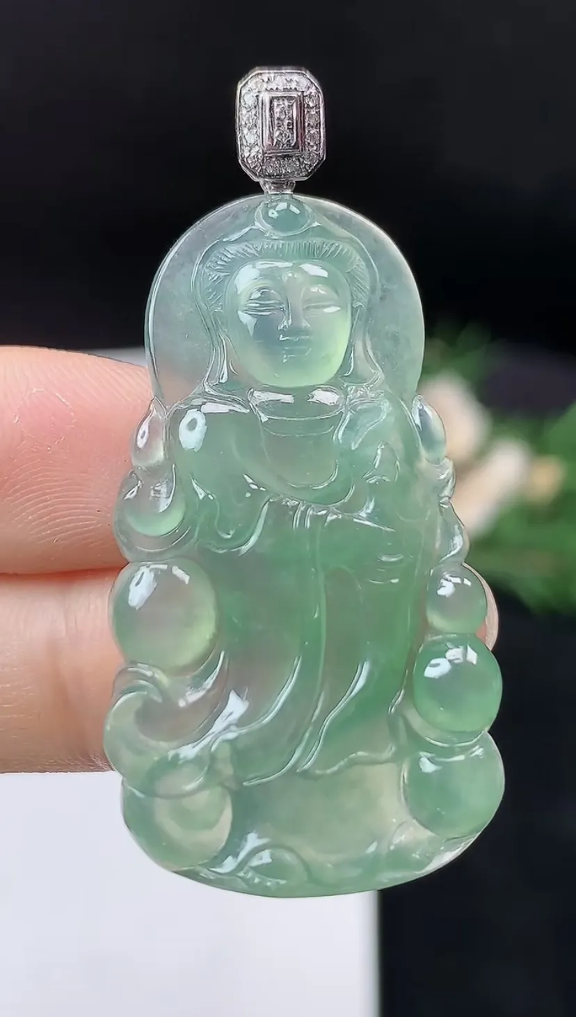 翡翠a货18k金冰种满绿观音菩萨吊坠，尺寸39-22.9-4.2，重量:7.06g