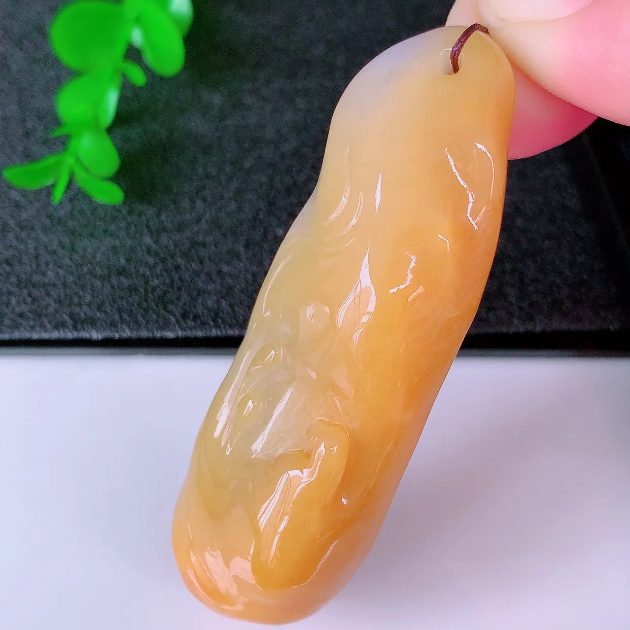 自然光实拍，特色黄翡双彩悟道吊坠，悟道寓意“祥和，安宁，吉祥，幸福”，佩戴效果优雅迷人，性价比超高！#60.16