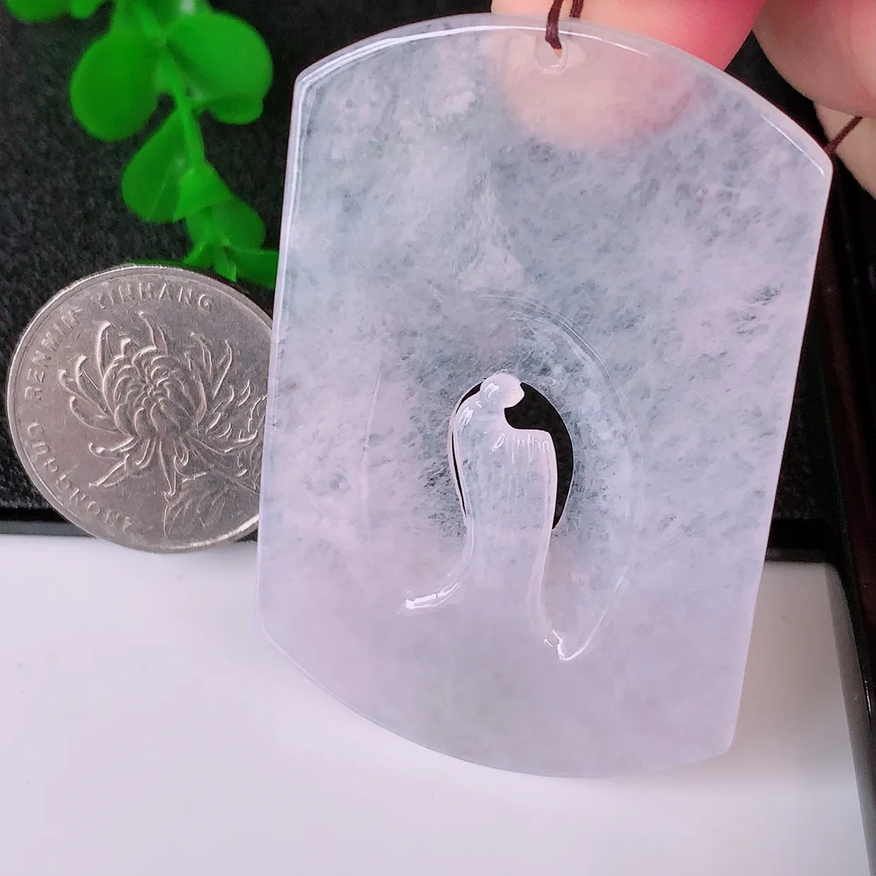 自然光实拍，冰种翡翠悟道吊坠，翡翠悟道寓意“祥和，安宁，吉祥，幸福”，佩戴效果优雅迷人，性价比超高！#60.16