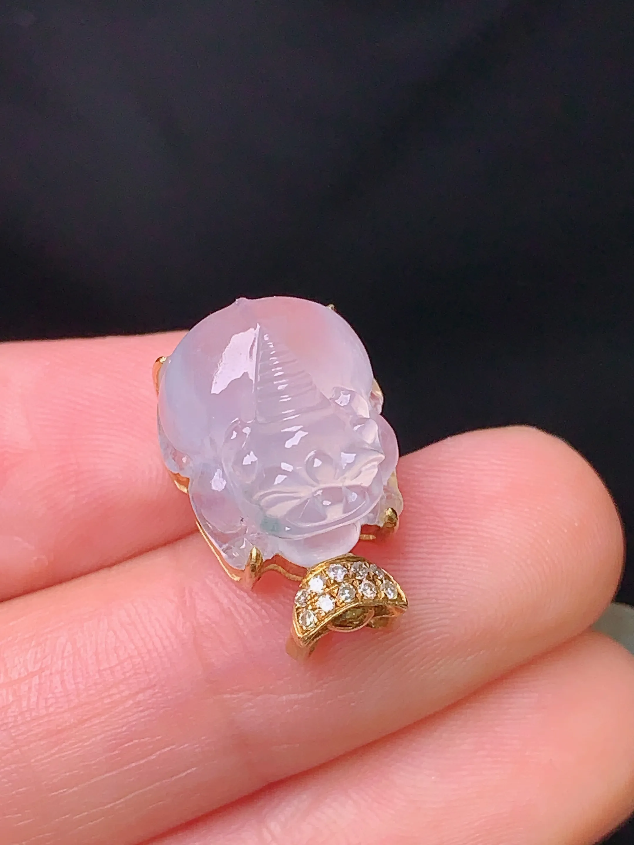 18k金钻镶嵌冰种貔貅吊坠 玉质细腻 色泽艳丽  整体尺寸18*12*11.3