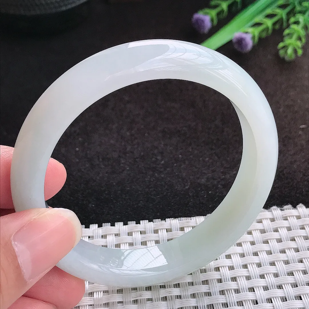 自然光56/11.8/8老坑秀气冰润白月光手镯宽边翡翠玉镯美人镯