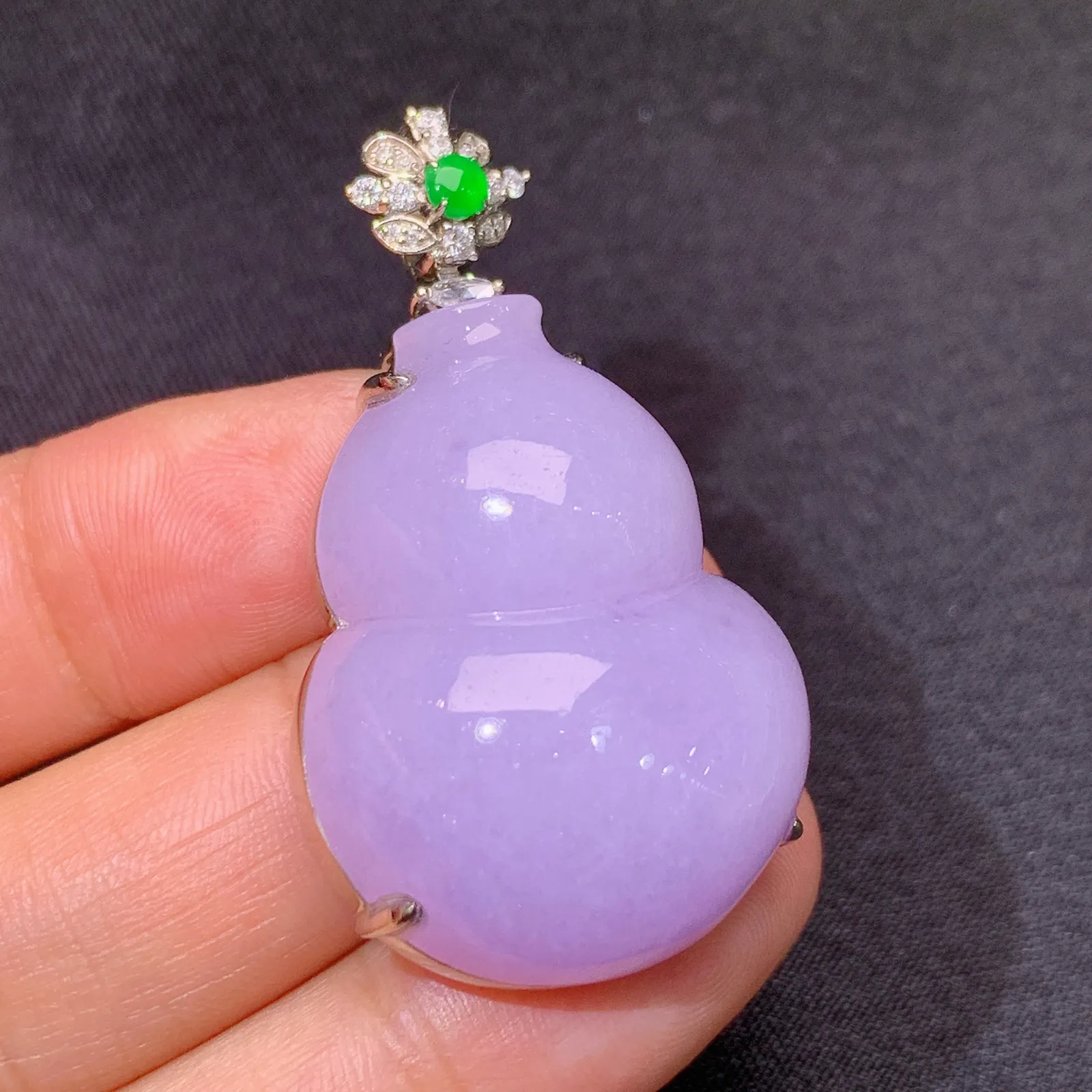 紫罗兰葫芦吊坠，18k金镶嵌，温润细腻，颜色鲜艳 Xu尺寸41.1*24.1*13.8