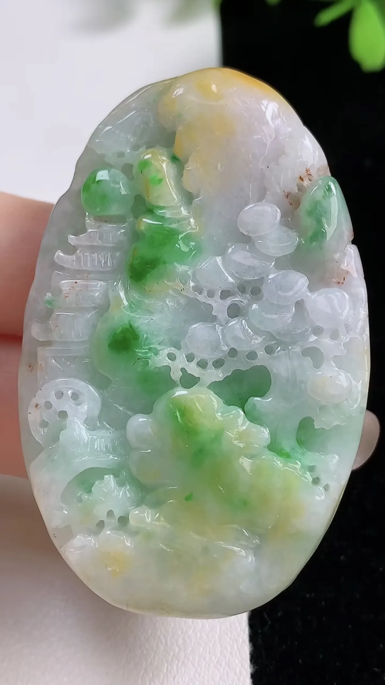 缅甸天然翡翠a货 老坑料起胶冰润 双彩黄加绿意境山水牌吊坠，尺寸56.8-36-9.6mm  y 4