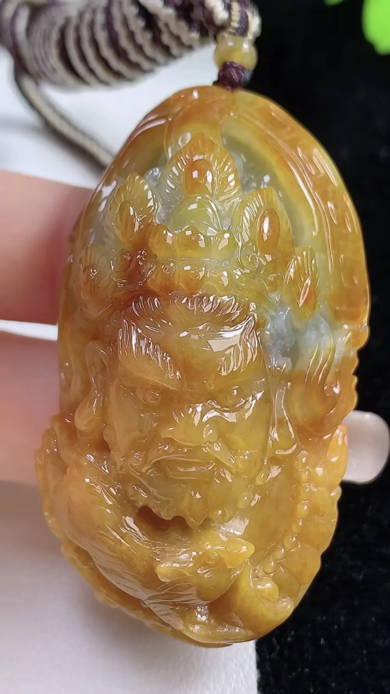 缅甸天然翡翠a货 老坑料起胶冰润 黄翡黄财神吊坠，尺寸56-33-17.8mm  y  46.39