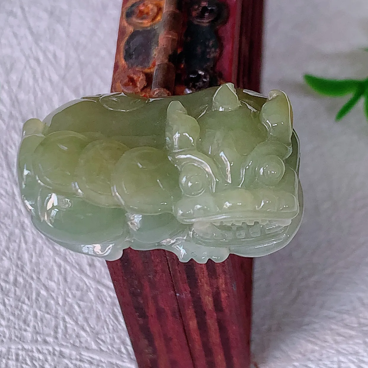 自然光实拍，冰润黄翡招财貔貅翡翠吊坠，民间有“一摸貔貅运程旺盛，再摸貔貅财运滚滚，三摸貔貅平步青云 ”的美好祝愿。#81.16