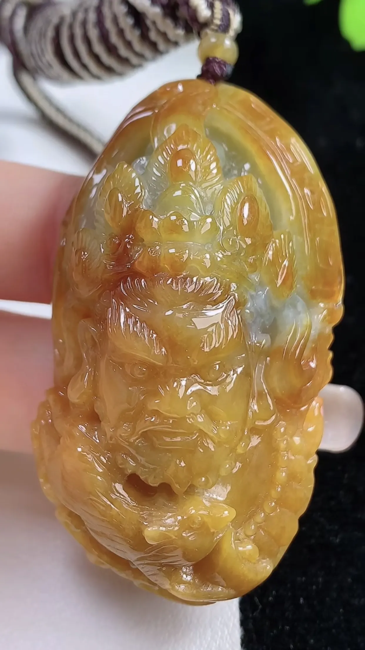 缅甸天然翡翠a货 老坑料起胶冰润 黄翡黄财神吊坠，尺寸56-33-17.8mm  y  46.39