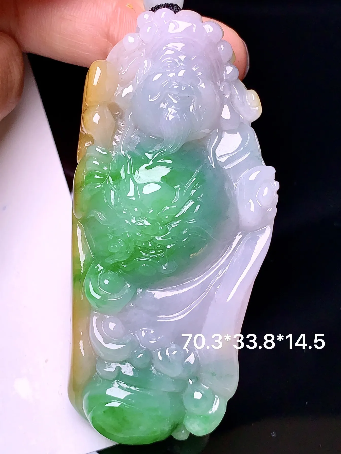 黄加绿财神吊坠 玉质细腻 色泽艳丽  整体尺寸70.3*33.8*14.5