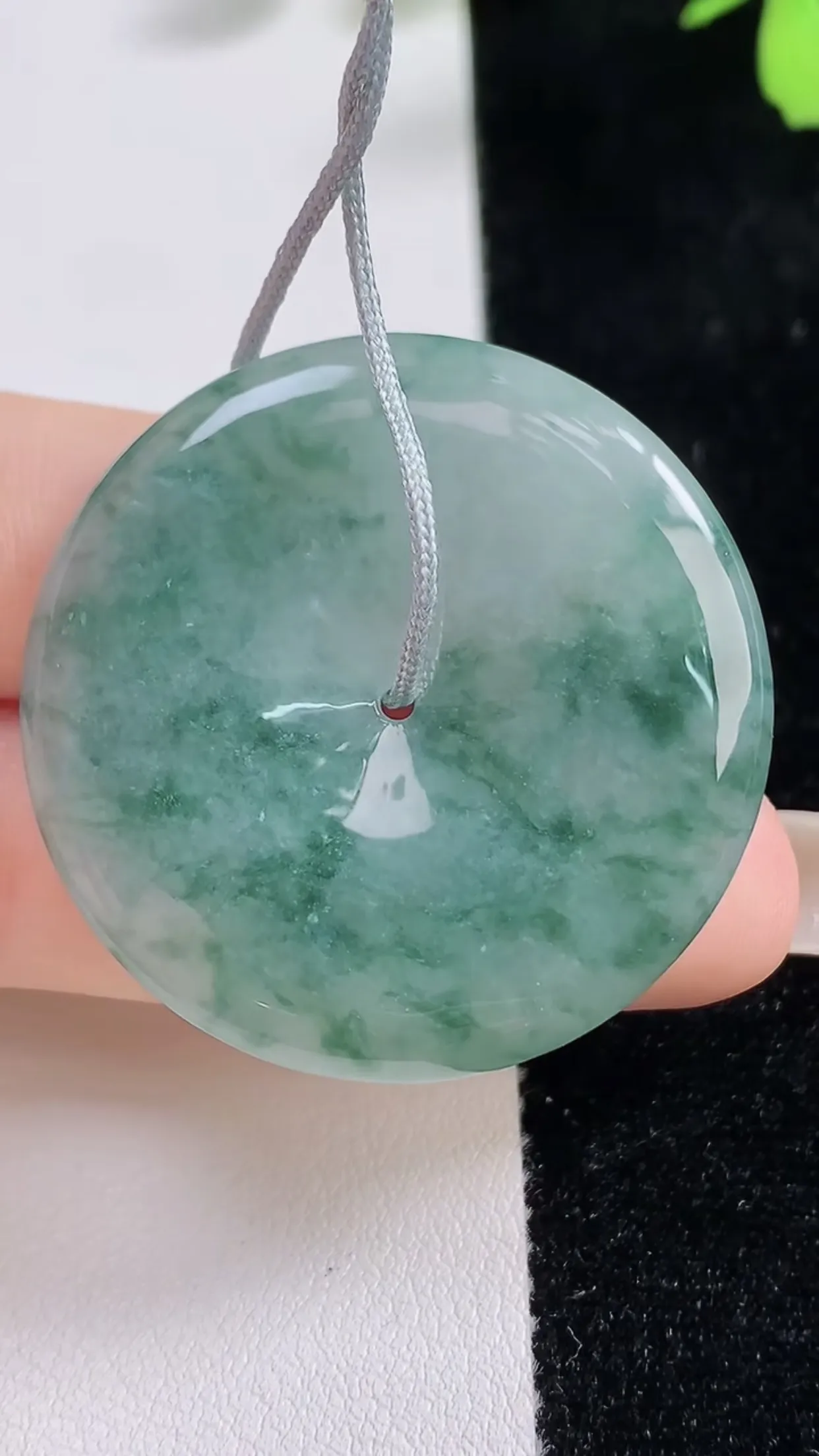 缅甸天然翡翠a货 老坑料起胶冰润 飘花平安扣吊坠，尺寸37.6-5.3mm y  16.87