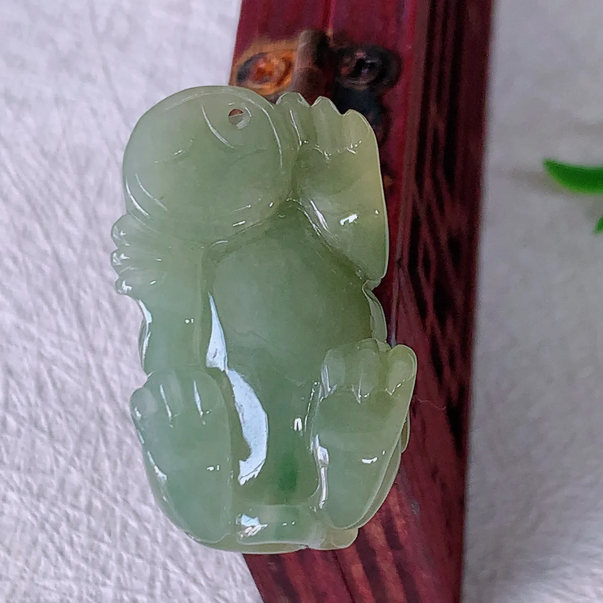 自然光实拍，冰润黄翡招财貔貅翡翠吊坠，民间有“一摸貔貅运程旺盛，再摸貔貅财运滚滚，三摸貔貅平步青云 ”的美好祝愿。#81.16