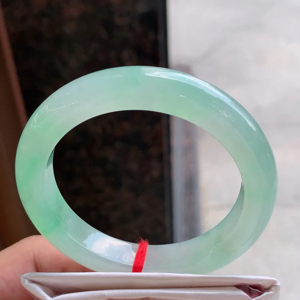 正圈高冰阳绿 天然棉根 尺寸:55.1/11.4/9.3 种色俱佳