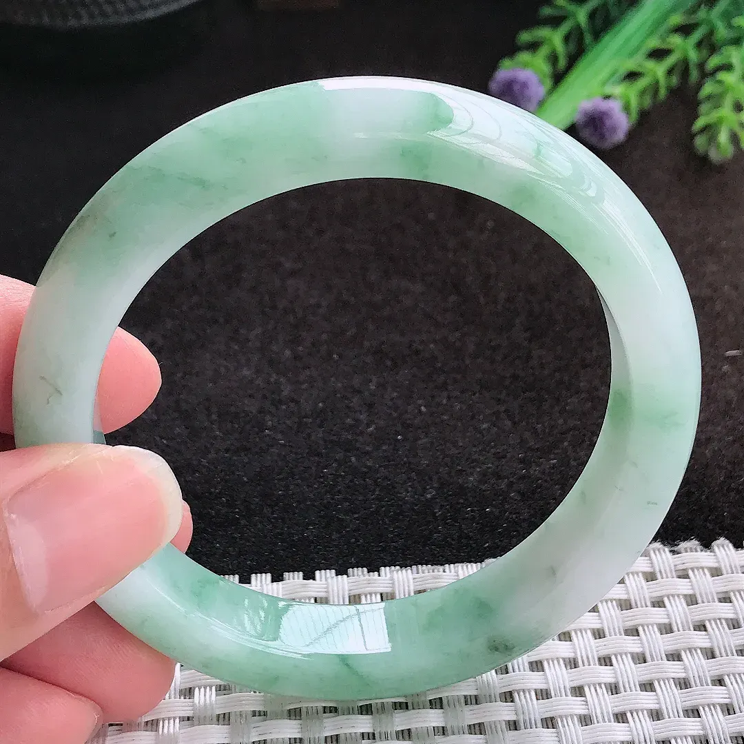 自然光56.5/11.4/8.6老坑精美温润飘花手镯宽边翡翠玉镯美人镯