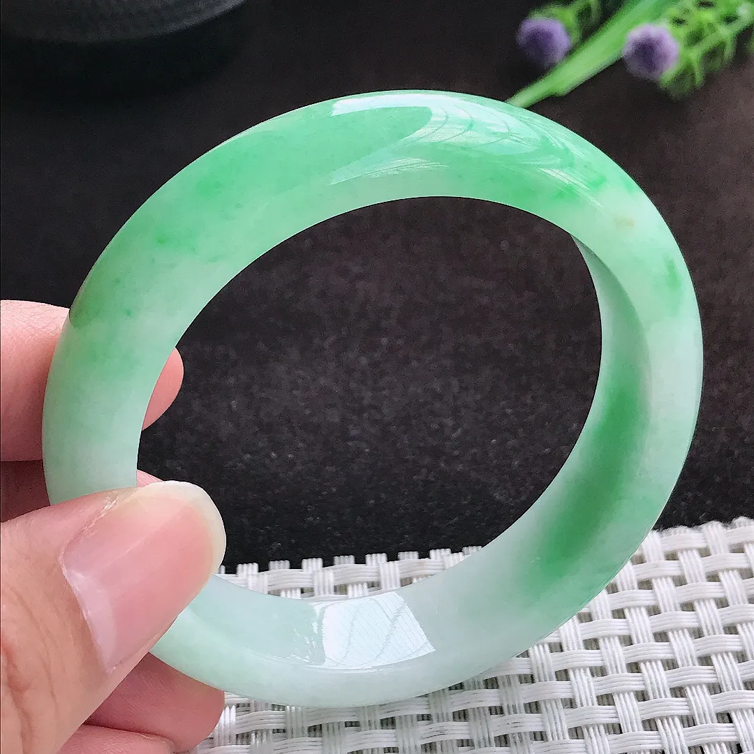 自然光54.5/14/8.3老坑精美温润飘阳绿手镯宽边翡翠玉镯美人镯