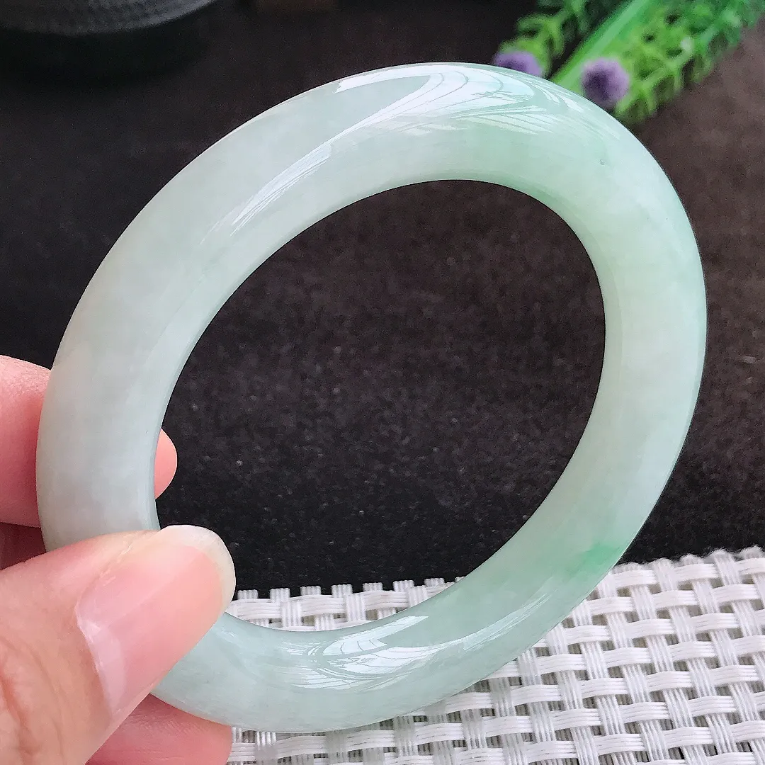 自然光56.5/11.1/11.4老坑秀气冰润浅绿圆条手镯宽边翡翠玉镯美人镯