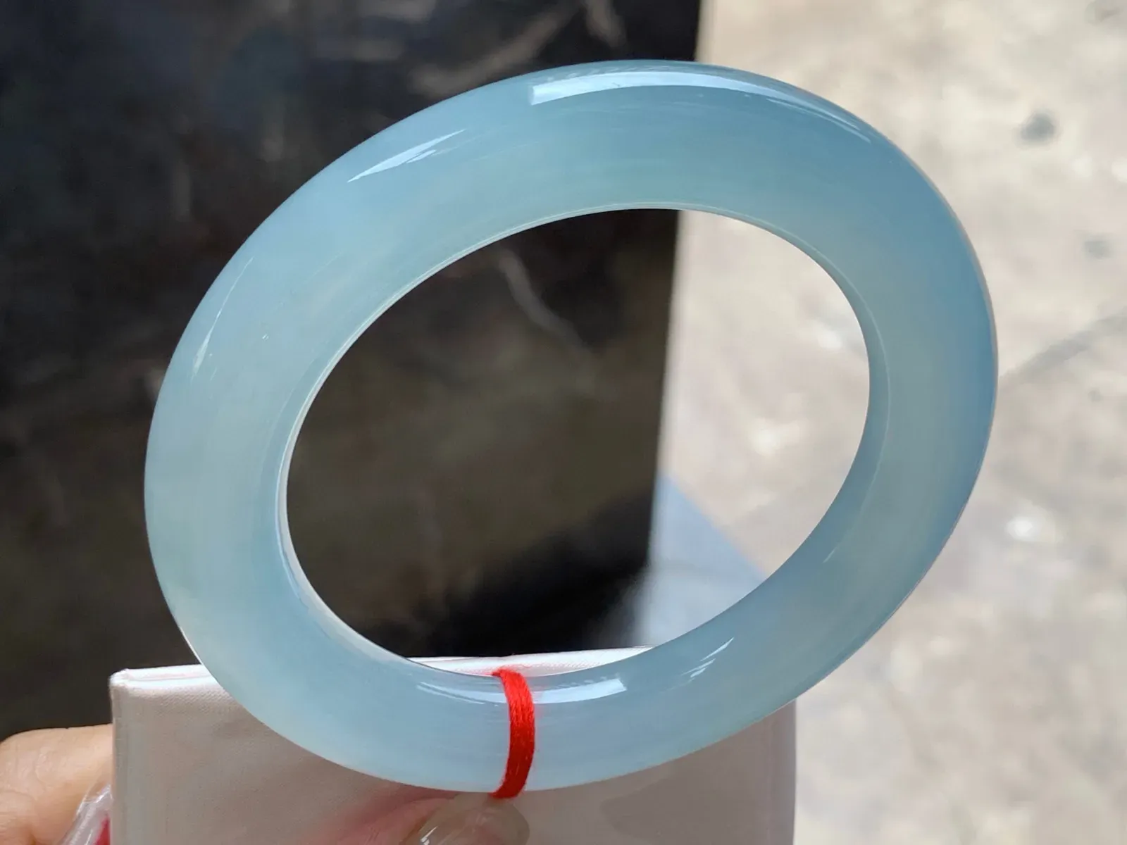 圈口：58.5-11.8mm                                                 
正圈 58 59可戴 冰种手镯
晴底水润清爽～ 胶润的一枚🩵实物美丽
