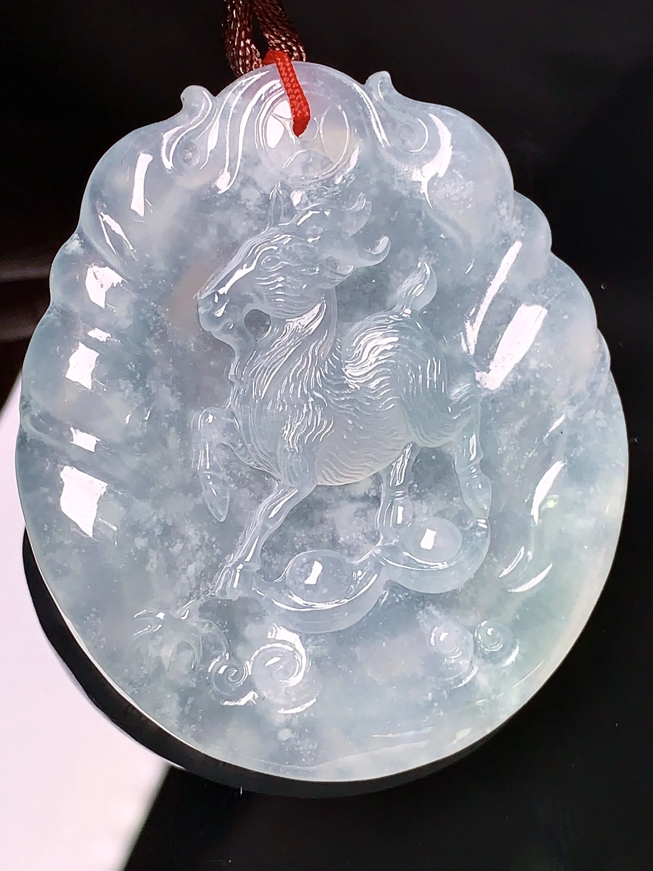 冰种生肖羊吊坠 玉质细腻 色泽艳丽  整体尺寸50.2*43.2*6.3