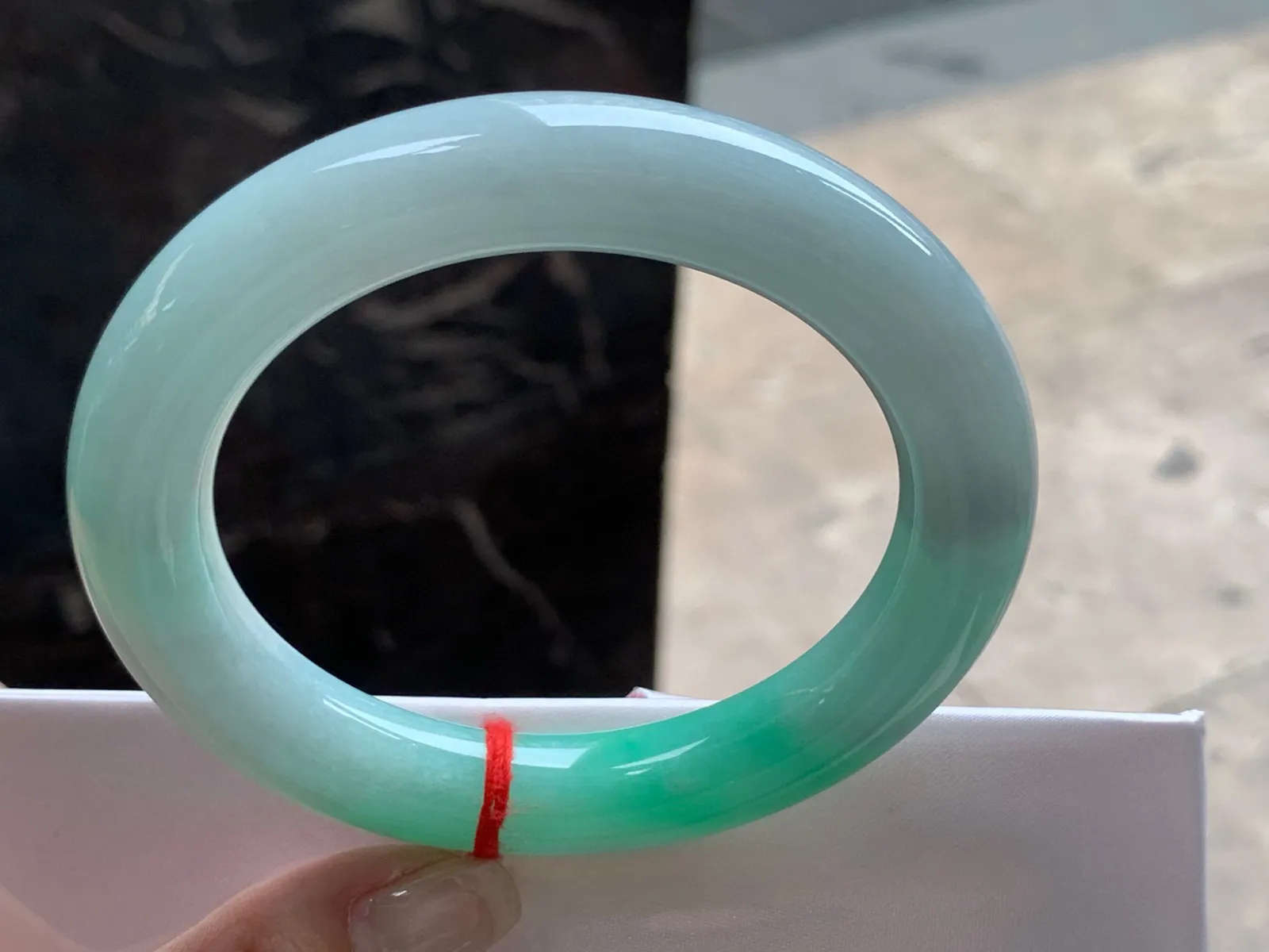 圈口：63-12.6mm                                                 
正圈 63 64可戴 带色圆条
颜色鲜艳浓郁～ 细腻的玉质实物美丽