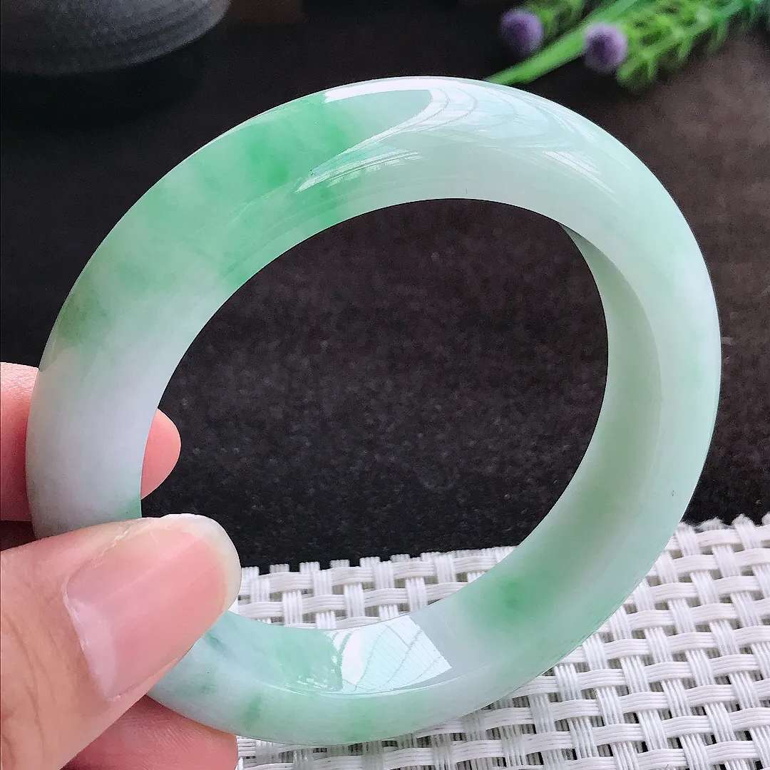 自然光58/13.8/10.2老坑精美温润飘绿厚装手镯宽边翡翠玉镯美人镯
