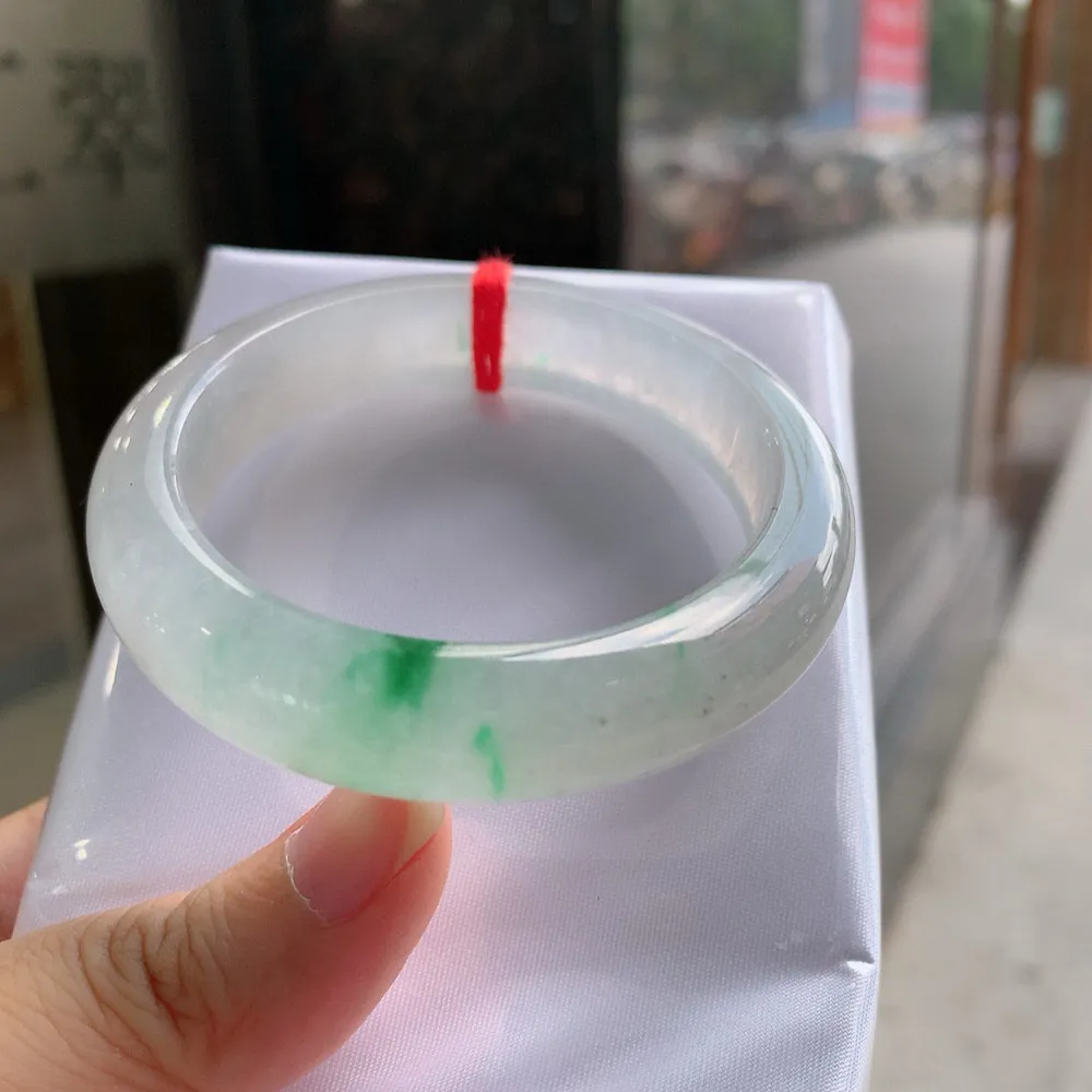 正圈高冰绿花 无纹裂 微黑点 尺寸:50.4/12.7/8.2 花美 种水好