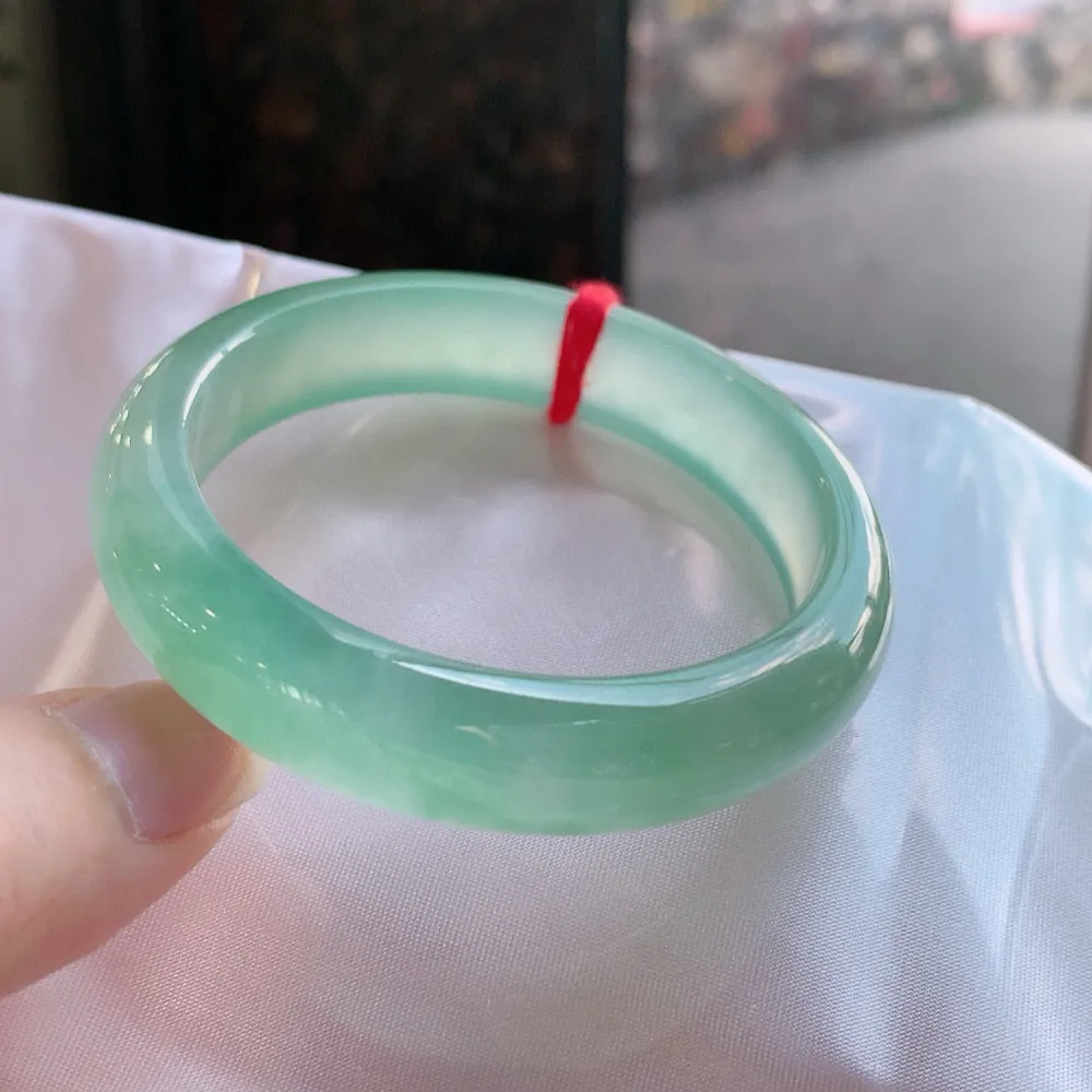 正圈冰玻阳绿 无瑕 尺寸:53.1/12.4/7.5 种色俱佳🥰🥰
