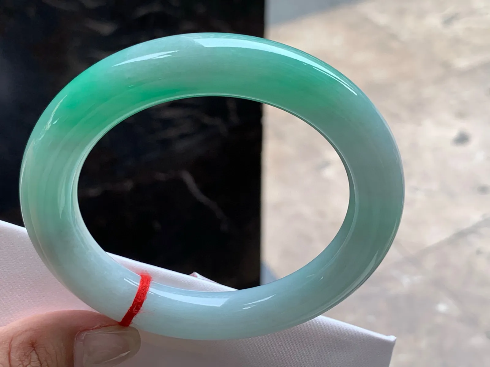 圈口：63-12.6mm                                                 
正圈 63 64可戴 带色圆条
颜色鲜艳浓郁～ 细腻的玉质实物美丽