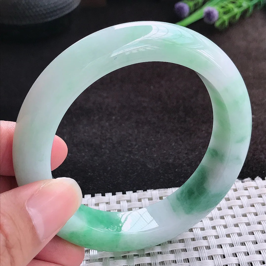 自然光58/13.8/10.2老坑精美温润飘绿厚装手镯宽边翡翠玉镯美人镯
