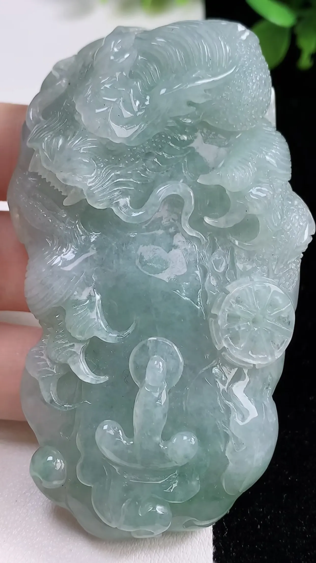缅甸天然翡翠a货 老坑料起胶冰润 飘绿悟道霸气龙牌吊坠 大件厚装霸气 尺寸80.6-45-14mm 