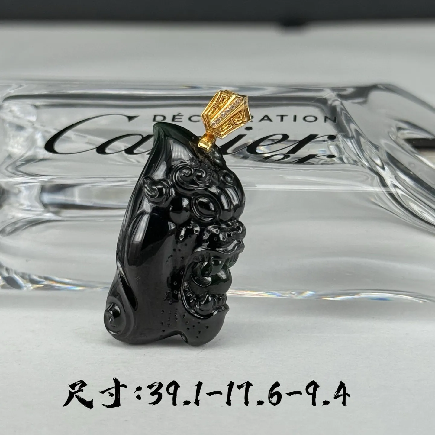精品18k瑞兽头 种好色正 黑度极好 打灯通透 油性十足 尺寸39.1
