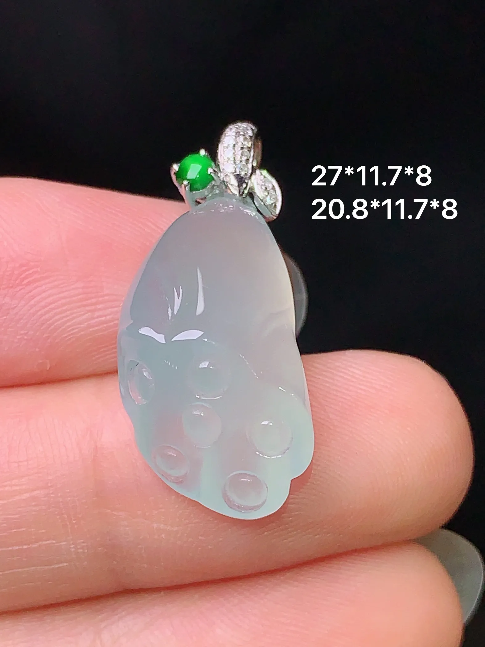 18k金钻镶嵌冰种莲蓬吊坠 玉质细腻 色泽艳丽  整体尺寸27*11.7*8