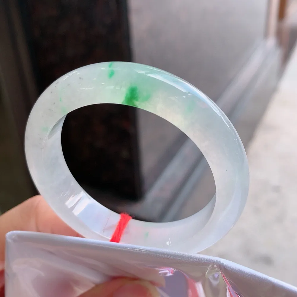 正圈高冰绿花 无纹裂 微黑点 尺寸:50.4/12.7/8.2 花美 种水好