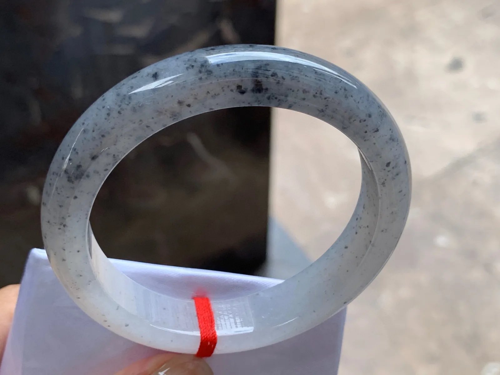圈口：58.5-12.9-8.5mm                                                 
正圈 58 59可戴 乌鸡种手镯
种水佳～特色的一枚️实物美丽