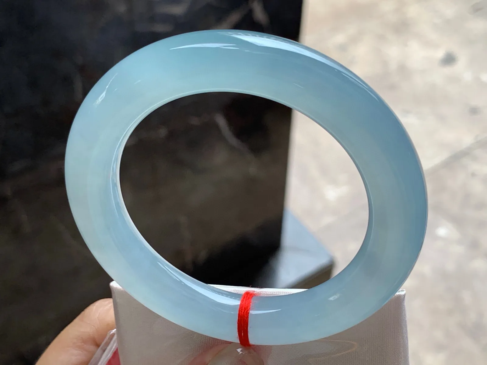 圈口：58.5-11.8mm                                                 
正圈 58 59可戴 冰种手镯
晴底水润清爽～ 胶润的一枚🩵实物美丽
