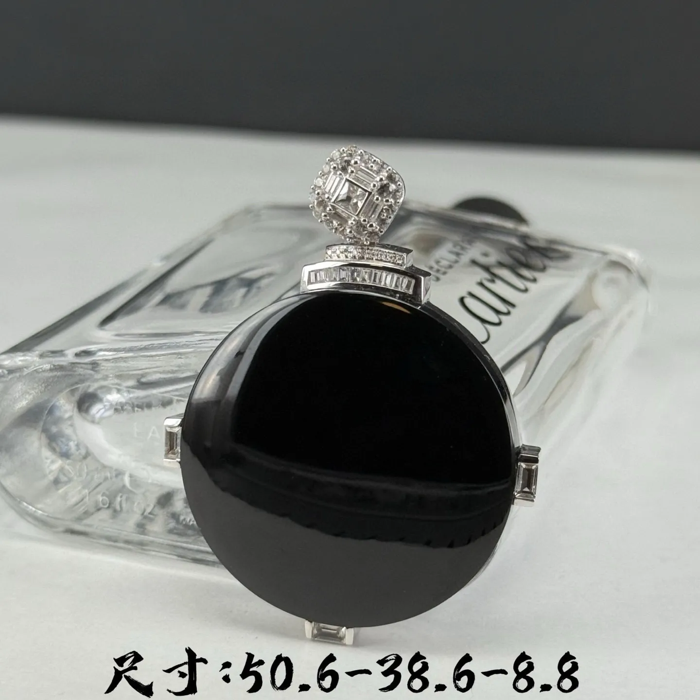 精品墨翠大圆牌 种好色正 黑度极好 打灯通透 油性十足 尺寸50.6