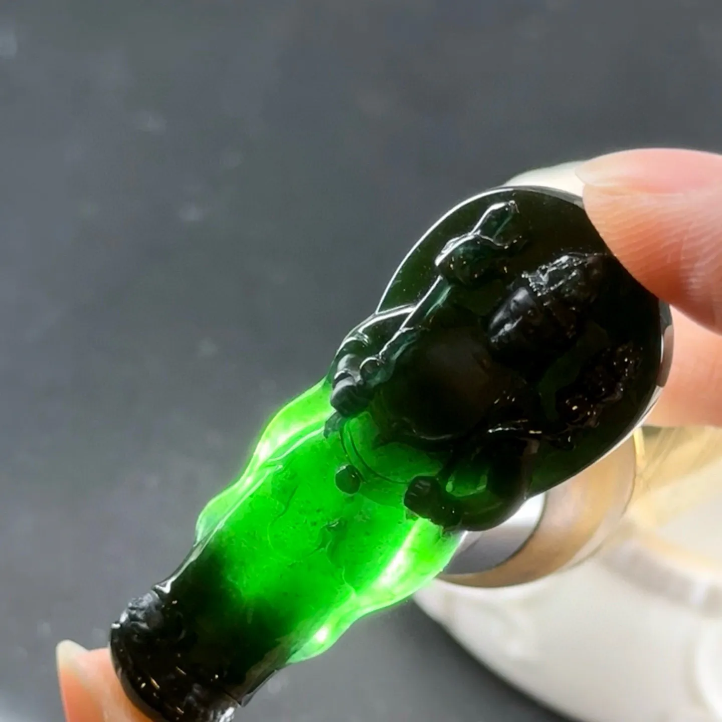 精品墨翠站观音 种好色正 黑度极好 打灯通透 油性十足 尺寸54.5