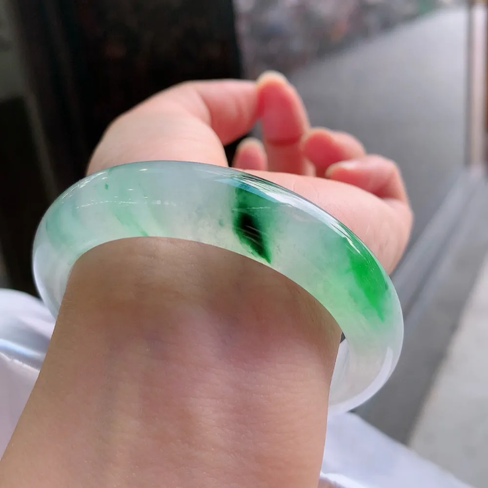 正圈冰玻阳绿飘花 无瑕 尺寸:54.1/12.6/8.9种色俱佳️️
